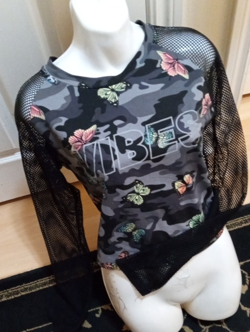 $6>>>Camo 'Vibes' Long-Sleeve Tee with Butterfly Print